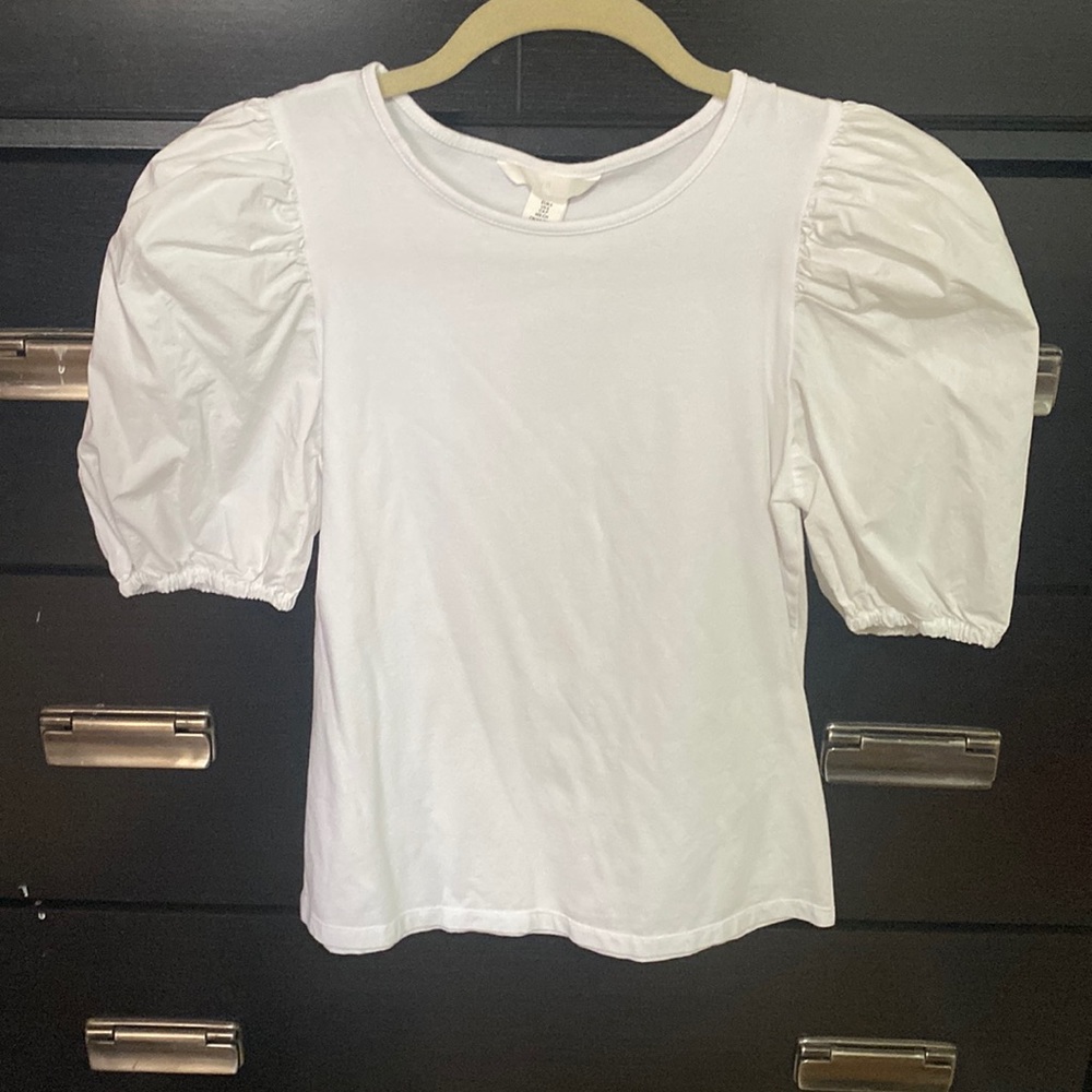 White puffed shoulder top